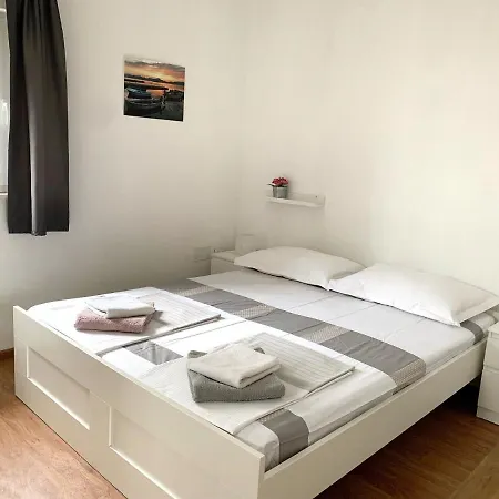 Cvijet Mora Apartment Sreser